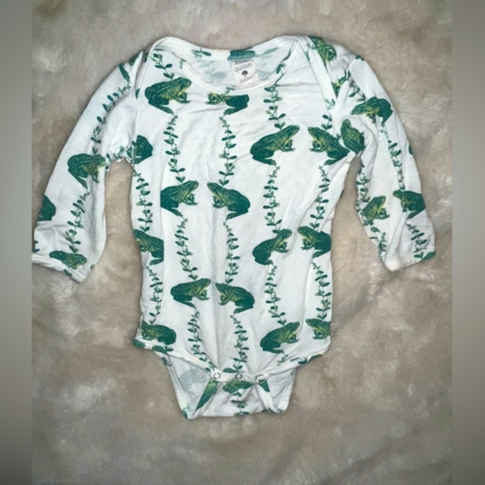 #29 Kate Quinn Long Sleeve Frog Onesie🌵6-12 Months